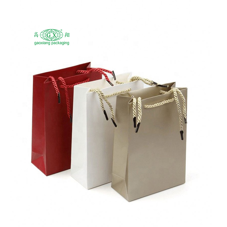 工場カスタム ロゴ bolsas de papel 高級ギフト包装袋再利用可能な紙のショッピング バッグ